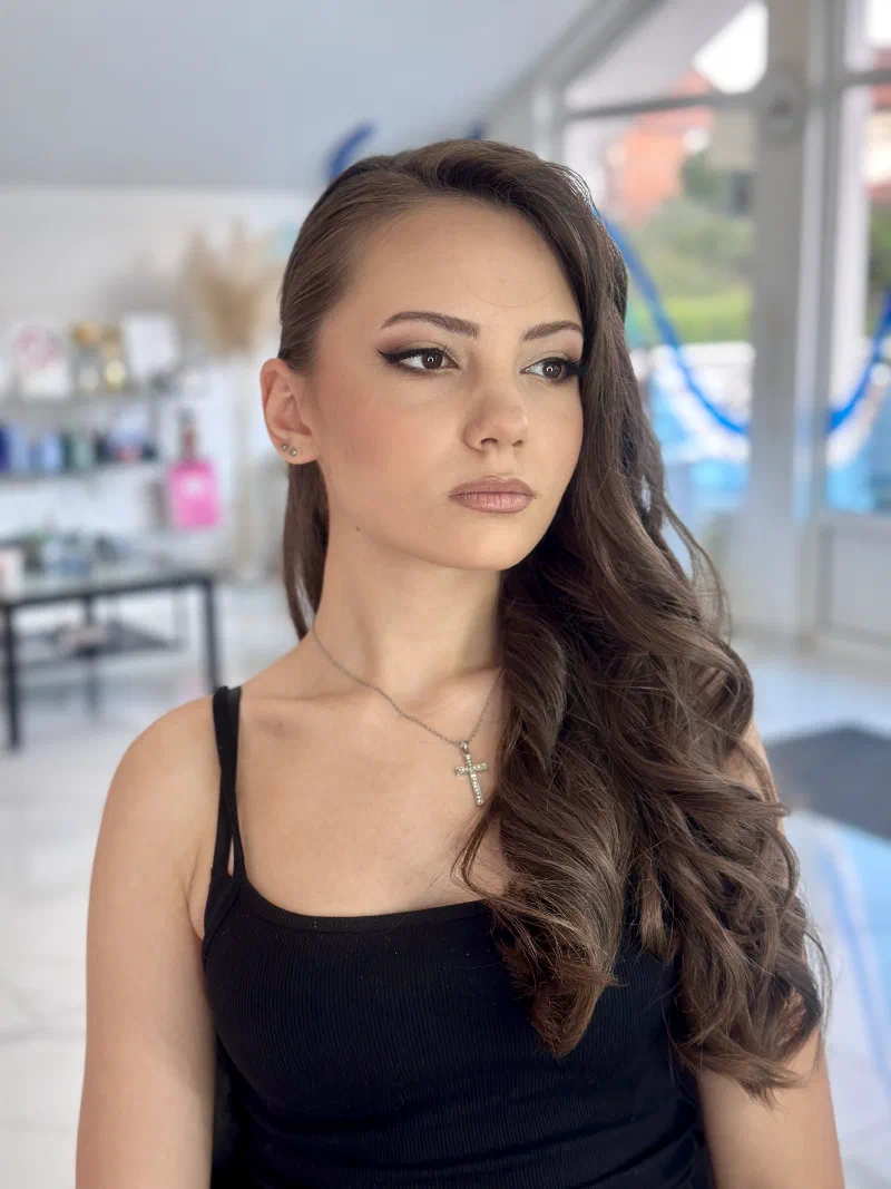 Oblikovana frizura — rad studija Šnalica 2